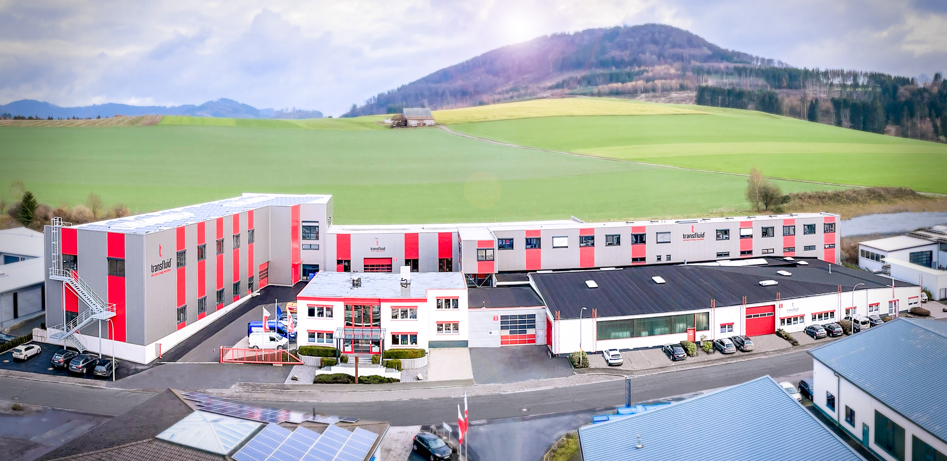 Luftaufnahme des transfluid Firmengeländes in Schmallenberg.