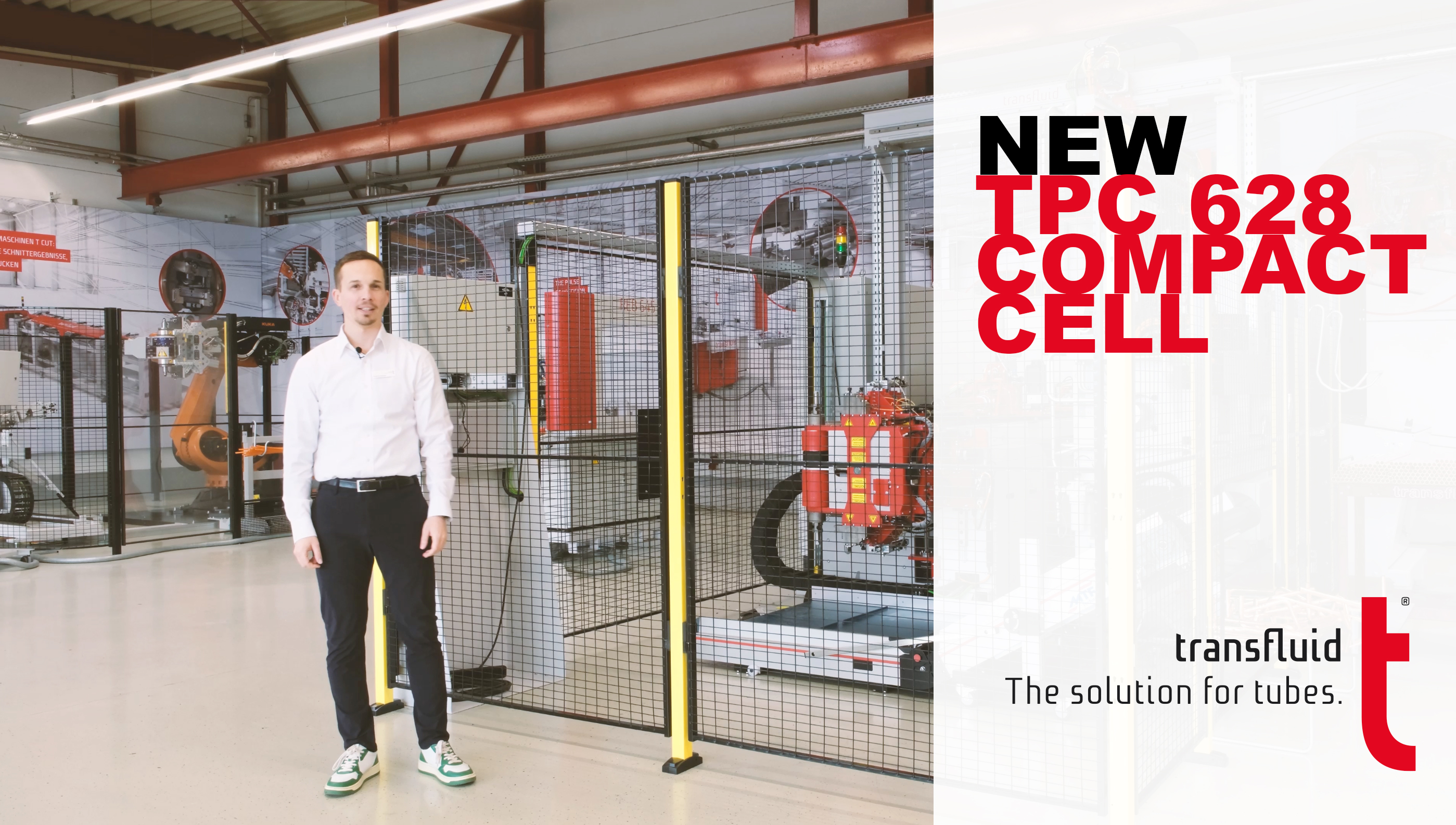 transfluid TPC 628 Compact Cell – automatisierte Rohrfertigungsanlage mit Bediener in Produktionsumgebung.