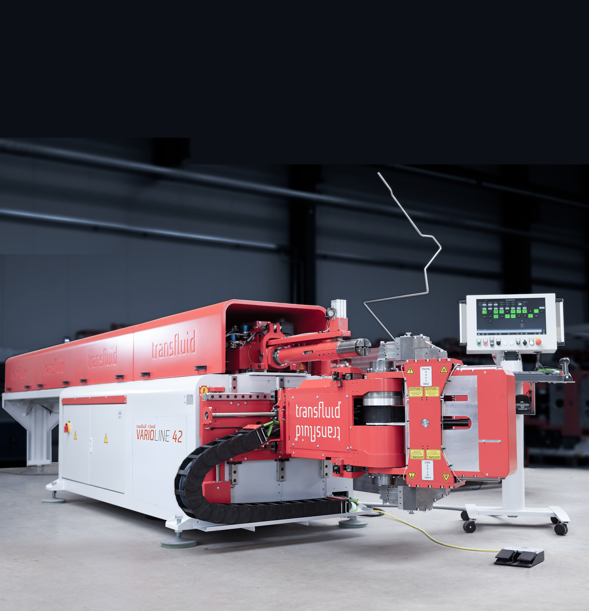 CNC-Rohrbiegemaschine transfluid t bend VARIOLINE 42 für präzises automatisiertes Rohrbiegen in der industriellen Fertigung.
