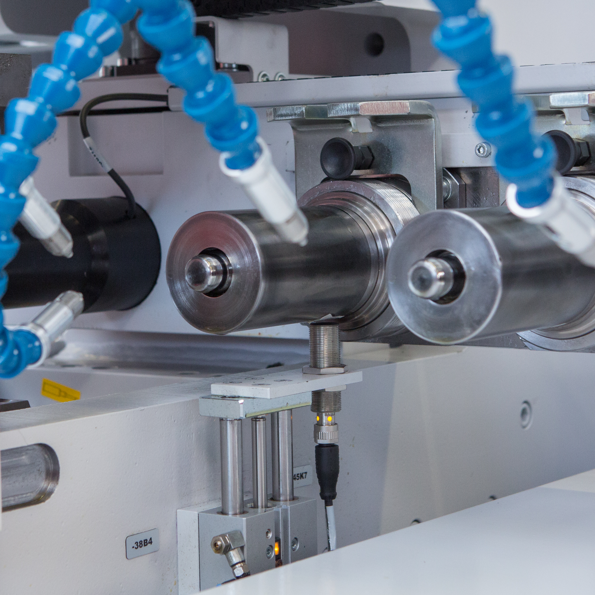 Detaildarstellung von Umformwerkzeugen mit automatischer Werkzeugerkennung an einer Rohrumformmaschine t form BOOSTLINE 45 von transfluid.